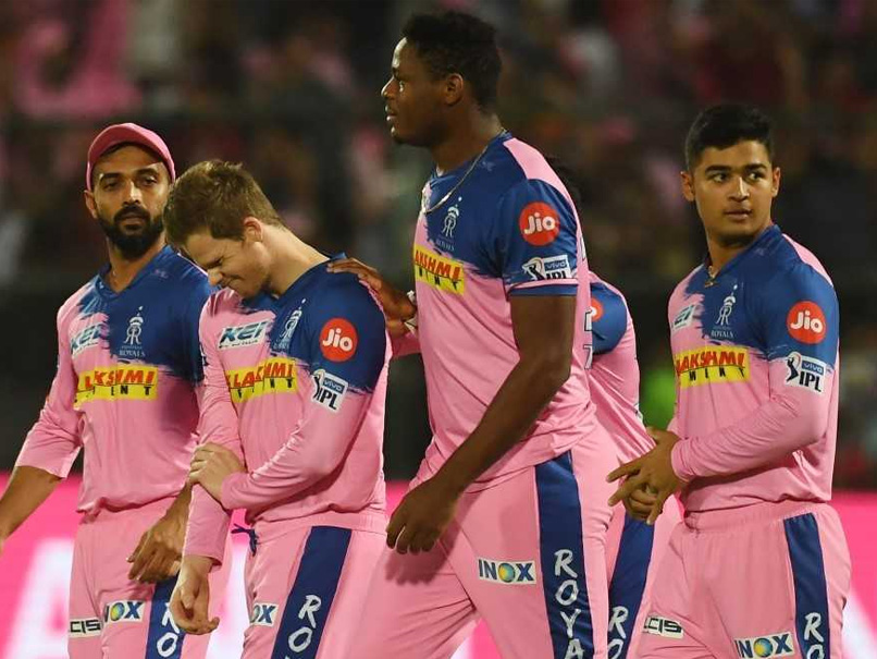 IPL 2019: स्‍टीव स्मिथ ने पकड़ा SRH के डेविड वॉर्नर का कमाल का कैच, हुए चोटिल, देखें VIDEO