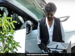 Seen These Viral Pics Of Rajinikanth From The Sets Of <i>Darbar</i>? Seen These Viral Pics Of Rajinikanth From The Sets Of <i>Darbar</i>?