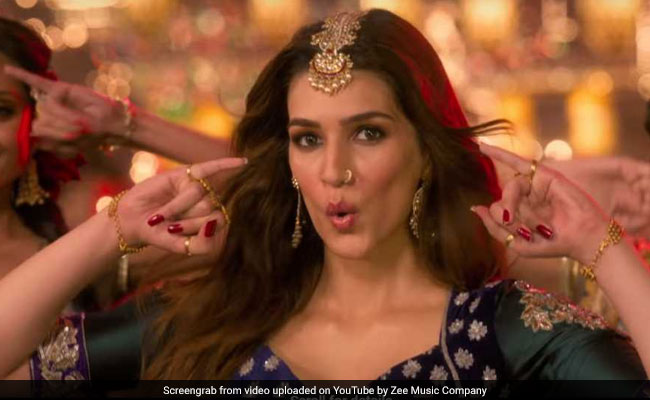 <i>Kalank</i> Song <i>Aira Gaira</i>, Featuring Kriti Sanon, Varun Dhawan And Aditya Roy Kapur Is Now Viral. Seen Yet?