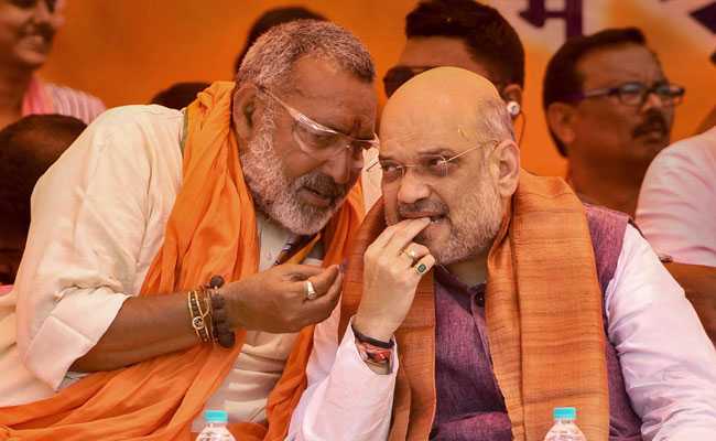 'कब्र' वाले बयान पर बेगूसराय से BJP उम्मीदवार गिरिराज सिंह को चुनाव आयोग ने दी नोटिस