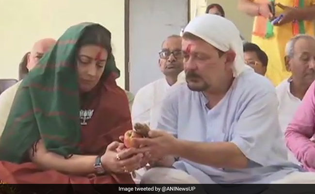 Smriti Irani, Husband Perform <i>Puja</i> Before Filing Amethi Nomination Today