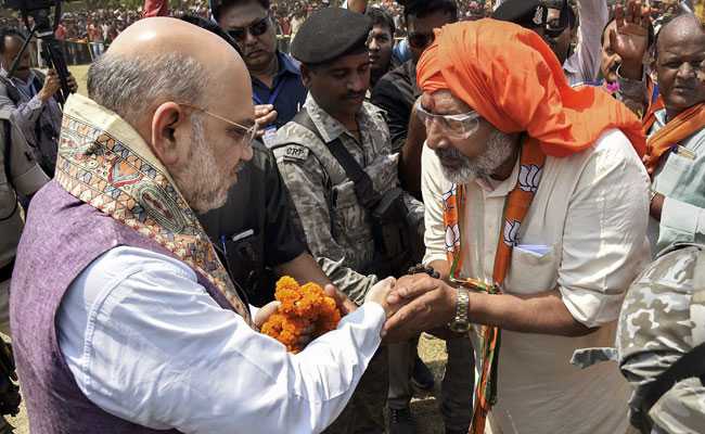 कब्र के लिए अगर तीन हाथ जमीन चाहिए तो वंदेमातरम गाना होगा : गिरिराज सिंह