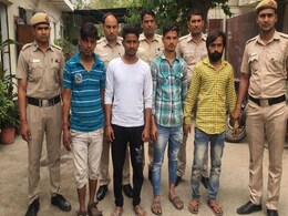 दिल्ली : छींटाकशी करने पर युवक की कर दी हत्या, चार आरोपी गिरफ्तार दिल्ली : छींटाकशी करने पर युवक की कर दी हत्या, चार आरोपी गिरफ्तार