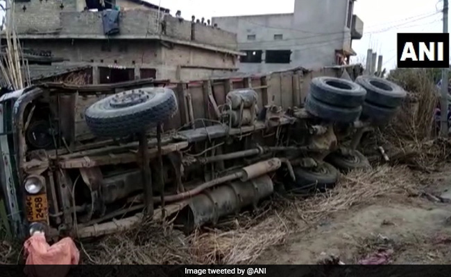 7 Killed, 2 Injured As Truck Hits Hut In Bihar's Begusarai