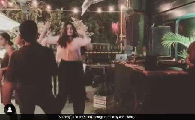 सोनम कपूर ने क्लब में किया धमाकेदार डांस, पति आनंद आहूजा को दे डाला अल्टीमेटम- देखें Video