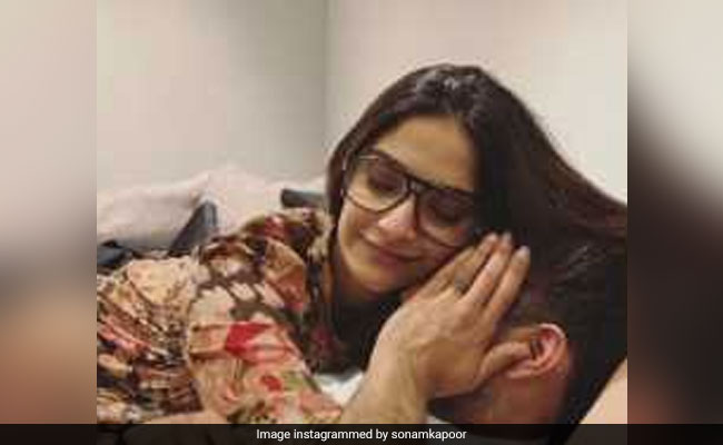 This Pic Of Sonam Kapoor And Anand Ahuja Will Make You Go Aww