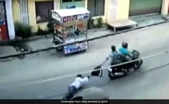 Man Tries To Resist Robbery, Dragged Behind Bike Near Patna. Watch
