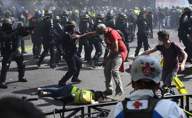 More Than 100 'Yellow Vest' Protesters Arrested As Clashes Break Out