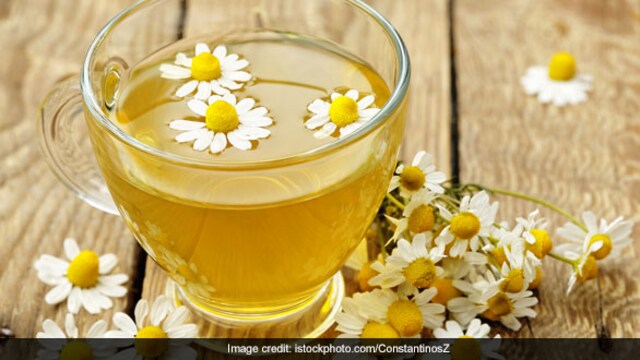 Chamomile tea relaxes the mind and improves sleep quality
