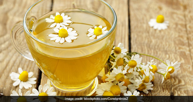 Chamomile tea relaxes the mind and improves sleep quality