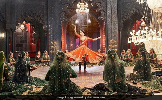 <i>Kalank</i> Song <i>Tabah Ho Gaye</i>: Madhuri Dixit Talks About Teaming Up With Saroj Khan
