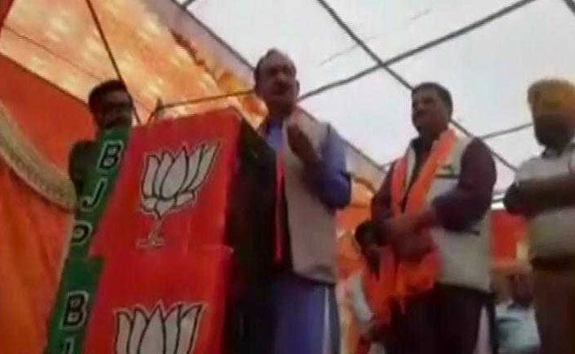 बीजेपी नेता ने रैली में दी कांग्रेस अध्यक्ष राहुल गांधी को गाली, VIDEO हो रहा वायरल