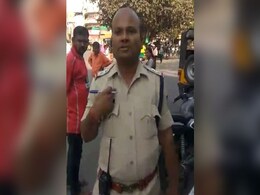 ट्रैफिक पुलिस अधिकारी ने नेता पर कार्रवाई की, प्रशासन ने 'तनाव से मुक्ति' के लिए भेजा, देखें - VIDEO ट्रैफिक पुलिस अधिकारी ने नेता पर कार्रवाई की, प्रशासन ने 'तनाव से मुक्ति' के लिए भेजा, देखें - VIDEO