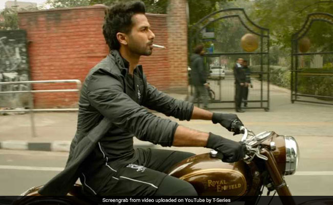 <i>Baahubali</i> Actor Prabhas Reportedly Told Shahid Kapoor <i>Kabir Singh</i> Looks 'Better Than Original'