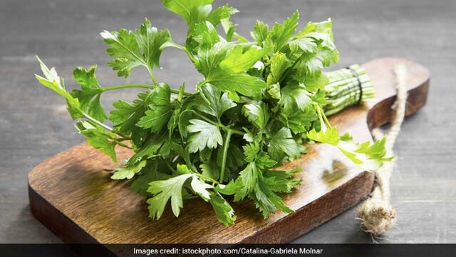 Parsley is a natural diuretic that can help in reducing water retention