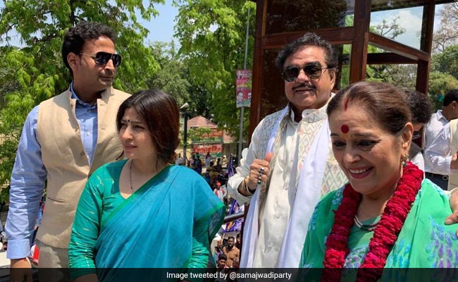Lok Sabha Polls 2019: Shatrughan Sinha, Congress, Will Campaign For Wife Poonam Sinha, Samajwadi Party