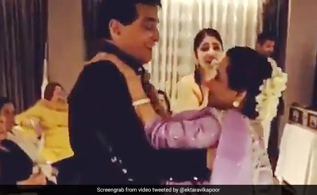Viral: Jeetendra And Shobha Kapoor's <I>Jawani Janeman</I> Dance On Actor's Birthday