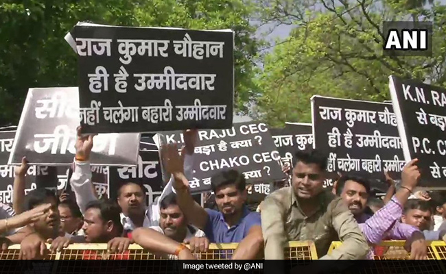 Congress Leader's Supporters Protest Outside Rahul Gandhi's Home