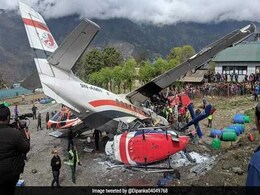 नेपाल में रनवे पर फिसला विमान, सह-पायलट और दो पुलिसकर्मियों की मौत नेपाल में रनवे पर फिसला विमान, सह-पायलट और दो पुलिसकर्मियों की मौत
