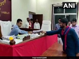 कन्हैया कुमार ने नामांकन के बाद पीएम पर साधा निशाना, कहा - बेगूसराय से हूं इसलिए मोदी से नहीं डरता कन्हैया कुमार ने नामांकन के बाद पीएम पर साधा निशाना, कहा - बेगूसराय से हूं इसलिए मोदी से नहीं डरता