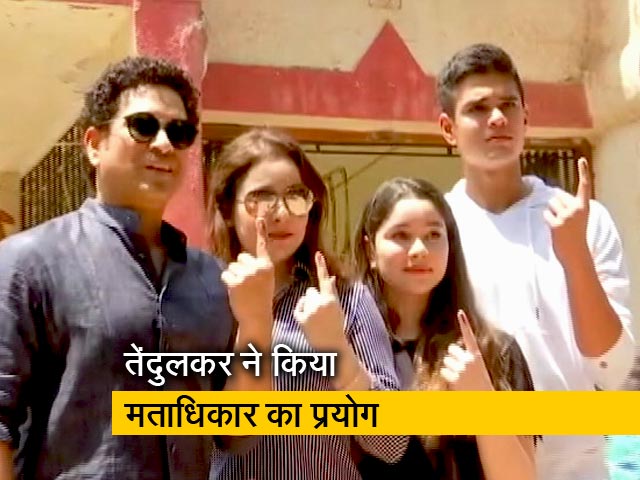 पूर्व क्रिकेटर सचिन तेंदुलकर ने परिवार के साथ डाला वोट