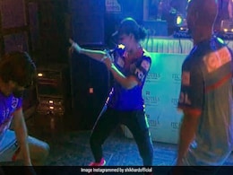 IPL 2019: शिखर धवन ने पत्नी के साथ किया 'सपने में मिलती है...' पर डांस, देखता रह गया बेटा जोरावर; VIDEO IPL 2019: शिखर धवन ने पत्नी के साथ किया 'सपने में मिलती है...' पर डांस, देखता रह गया बेटा जोरावर; VIDEO