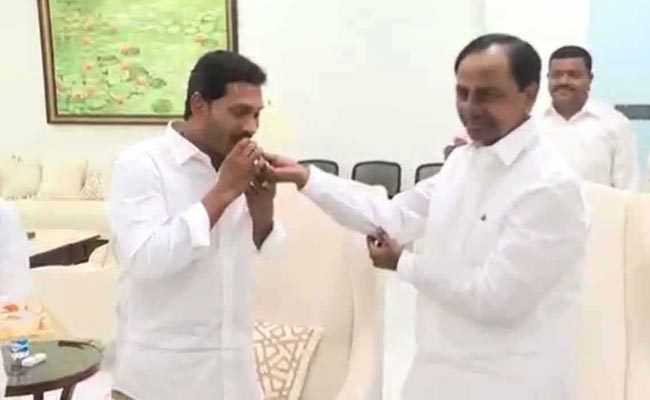 After Win, Jagan Reddy Meets KCR To Discuss Andhra-Telangana Disputes