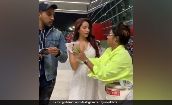 नोरा फतेही के पास दौड़कर आई महिला, फिर किया कुछ ऐसा कि हैरान रह गईं 'दिलबर गर्ल' -देखें Video