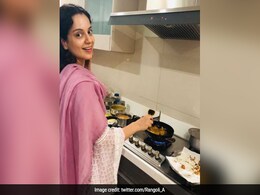कंगना रनौत ने पीएम नरेंद्र मोदी की जीत पर बनाए चाय-पकोड़े, Photo हुईं वायरल कंगना रनौत ने पीएम नरेंद्र मोदी की जीत पर बनाए चाय-पकोड़े, Photo हुईं वायरल