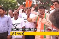 बीजेपी मुख्यालय पर जश्न का माहौल, फोड़े गए पटाखे बीजेपी मुख्यालय पर जश्न का माहौल, फोड़े गए पटाखे