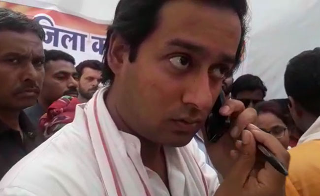 लोकसभा चुनाव 2019 : दिग्विजय के मंत्री पुत्र ने किया आचार संहिता का उल्लंघन, वेतन देने के दिए निर्देश