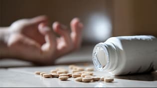 सेक्स ड्रग के ओवरडोज से गई शख्स की जान, कमरे में मंगेतर का कर रहा था इंतजार!