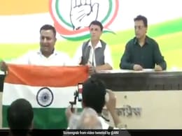 CM योगी को 'अजय सिंह बिष्ट' कहने पर भड़का शख्स, कांग्रेस की प्रेस कॉन्फ्रेंस में लगाया ‘भारत माता की जय’ का नारा CM योगी को 'अजय सिंह बिष्ट' कहने पर भड़का शख्स, कांग्रेस की प्रेस कॉन्फ्रेंस में लगाया ‘भारत माता की जय’ का नारा