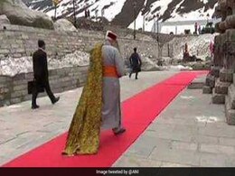 शिव का अनादर है प्रधानमंत्री का लाल कालीन पर चलकर उन तक जाना... शिव का अनादर है प्रधानमंत्री का लाल कालीन पर चलकर उन तक जाना...