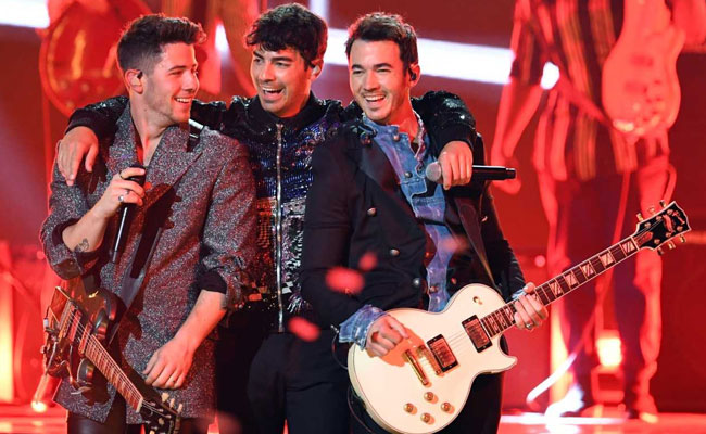 Billboard Music Awards Highlights: From Madonna's Holograms To The Jonas Brothers Reunion