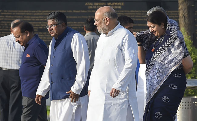 कांग्रेस को राज्यसभा चुनावों में गड़बड़ी का अंदेशा, अमित शाह-स्मृति ईरानी की खाली हुई सीटों पर साथ चुनाव की मांग