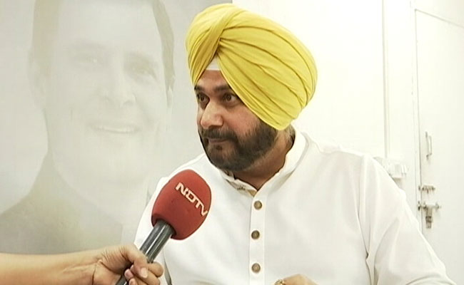 फिर मुश्किल में पड़े सिद्धू, PM मोदी पर अपमानजनक टिप्पणी करने पर चुनाव आयोग ने भेजा नोटिस