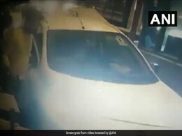 टोल प्लाजा पर कर्मचारी ने मांगे पैसे तो लहरा दी बंदूक... बिना पैसे दिए ऐसे भागे, देखें VIDEO टोल प्लाजा पर कर्मचारी ने मांगे पैसे तो लहरा दी बंदूक... बिना पैसे दिए ऐसे भागे, देखें VIDEO