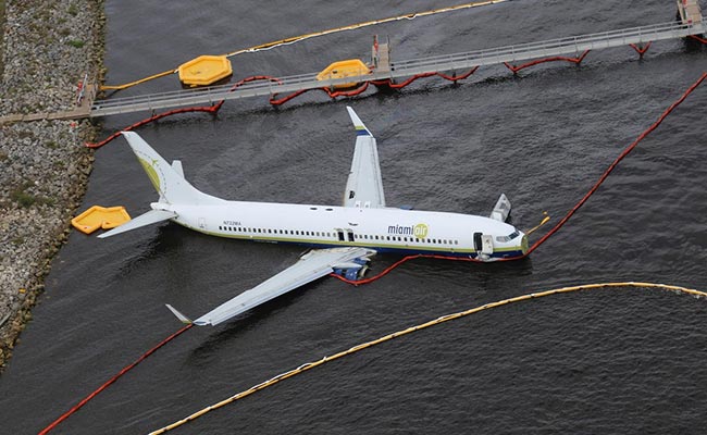 Probe Begins After Boeing 737 Slides Off Runway Into Florida River