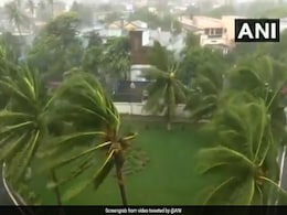 Cyclone Fani: तूफानी हवाएं, तेज़ बारिश और बादलों की गड़गड़ाहट...यूं कहर बरसा रहा है फानी तूफान, देखें VIDEO Cyclone Fani: तूफानी हवाएं, तेज़ बारिश और बादलों की गड़गड़ाहट...यूं कहर बरसा रहा है फानी तूफान, देखें VIDEO