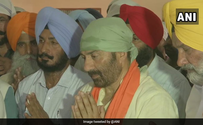 BJP Star Candidate Sunny Deol Prays Before Hitting Campaign Trail