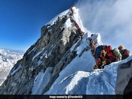 माउंट एवरेस्ट पर सिर्फ 'ट्रैफिक जाम' से नहीं हुई पर्वतारोहियों की मौत, नेपाल सरकार ने बताई 'असली' वजह माउंट एवरेस्ट पर सिर्फ 'ट्रैफिक जाम' से नहीं हुई पर्वतारोहियों की मौत, नेपाल सरकार ने बताई 'असली' वजह