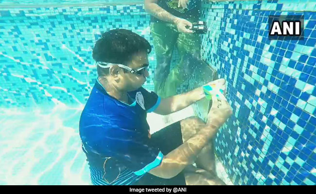 Mumbai Man Solves Rubik's Cube Under Water, Enters Guinness Record