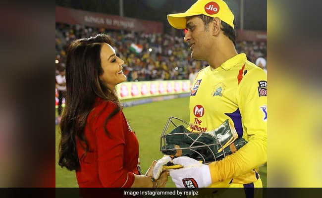 IPL 2019 से बाहर हुई प्रीति जिंटा की टीम, मैदान पर महेंद्र सिंह धोनी को दे डाली ये धमकी