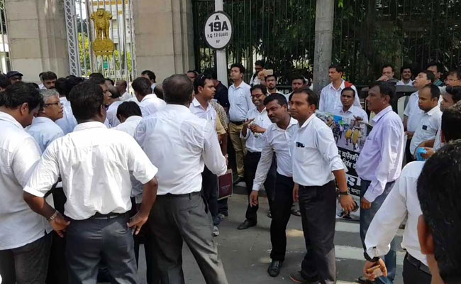 Lawyers On Strike In Bengal, Want Justice After Police Crackdown