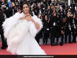 ऐश्वर्या राय ने Cannes Film Festival में बिखेरा अपना जादू, सोशल मीडिया पर Photos वायरल ऐश्वर्या राय ने Cannes Film Festival में बिखेरा अपना जादू, सोशल मीडिया पर Photos वायरल