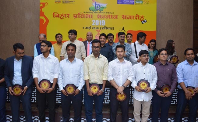 सिविल सेवा में चयनित बिहार के 40 युवाओं को 'बिहार गौरव सम्मान' से किया गया सम्मानित