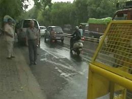 दिल्ली और आसपास के इलाकों में बारिश, आंधी चलने और ओले गिरने के भी आसार दिल्ली और आसपास के इलाकों में बारिश, आंधी चलने और ओले गिरने के भी आसार