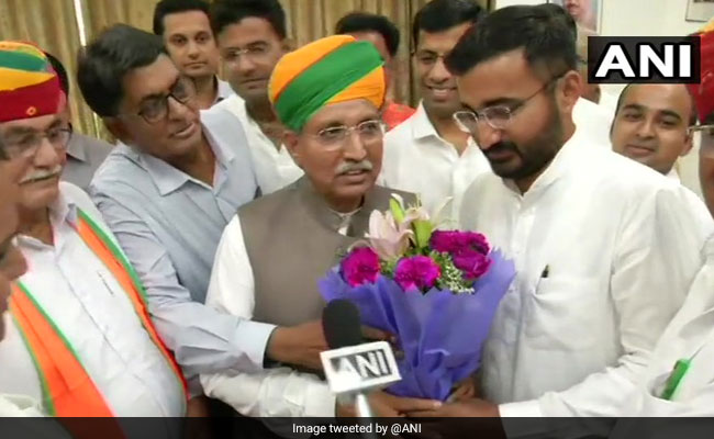 Union Minister Claims <i>Papad</i> Brand Helps Develop COVID Anti-Bodies