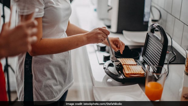 Check these sandwich makers under 2000